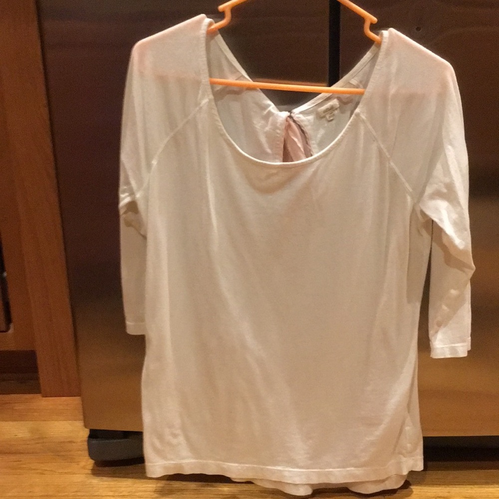 Arie brand blouse bow buttons on back size med - Picture 1 of 5